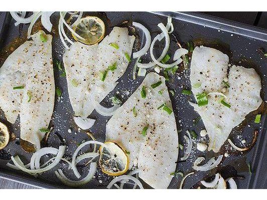 Quick Steamed Flounder With Ginger-Garlic Mustard Greens